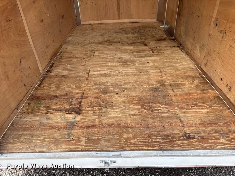image for item EG8979 2010 United Expressline  enclosed cargo trailer
