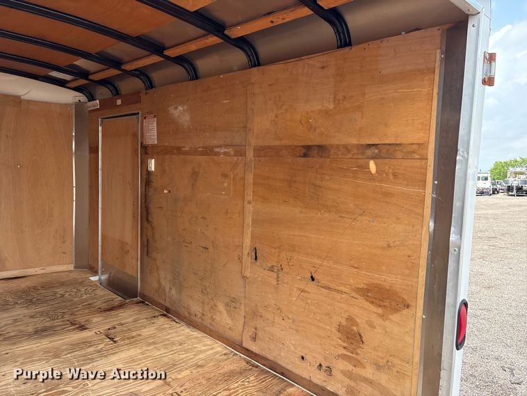 image for item EG8979 2010 United Expressline  enclosed cargo trailer