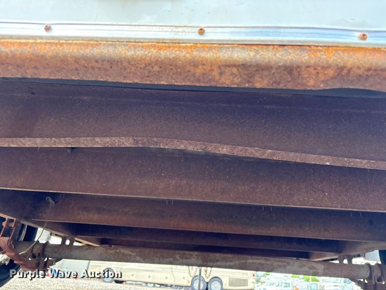 image for item EG8979 2010 United Expressline  enclosed cargo trailer