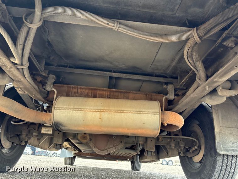 image for item EG8981 2007 Chevrolet Express 3500 shuttle bus