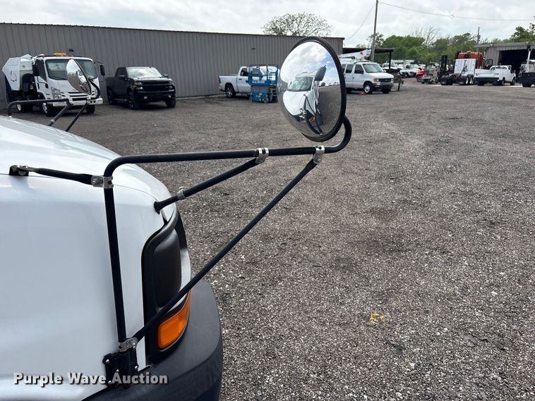 image for item EG8981 2007 Chevrolet Express 3500 shuttle bus