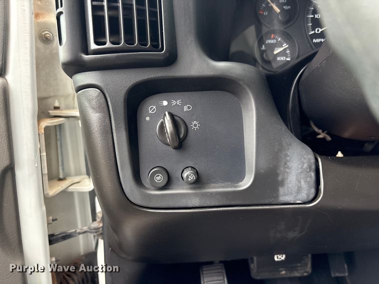 image for item EG8981 2007 Chevrolet Express 3500 shuttle bus