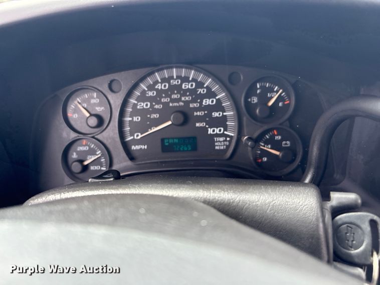 image for item EG8981 2007 Chevrolet Express 3500 shuttle bus