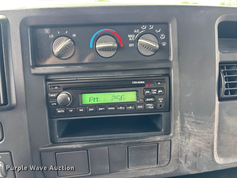 image for item EG8981 2007 Chevrolet Express 3500 shuttle bus