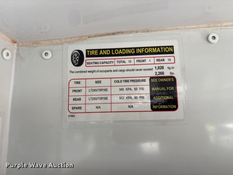 image for item EG8981 2007 Chevrolet Express 3500 shuttle bus