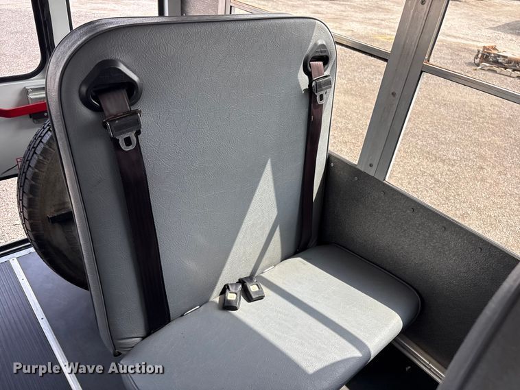 image for item EG8981 2007 Chevrolet Express 3500 shuttle bus