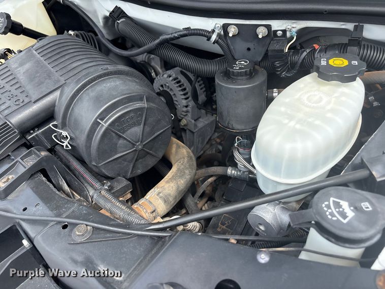 image for item EG8981 2007 Chevrolet Express 3500 shuttle bus
