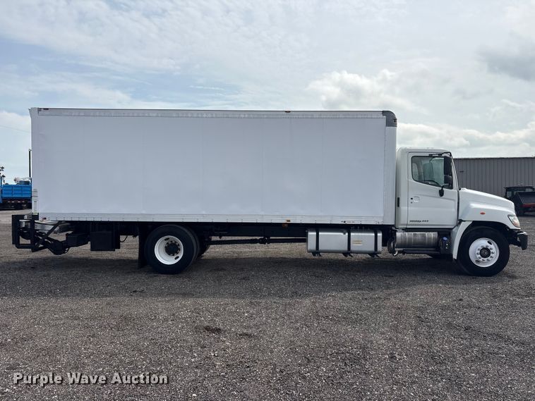 image for item EG8982 2012 Hino 338 box truck