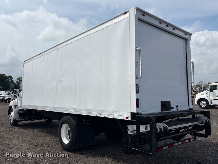image for item EG8982 2012 Hino 338 box truck