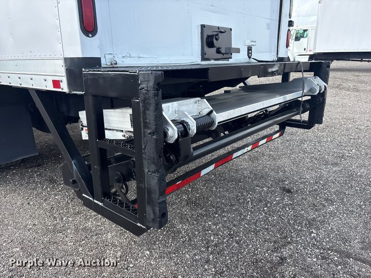 image for item EG8982 2012 Hino 338 box truck