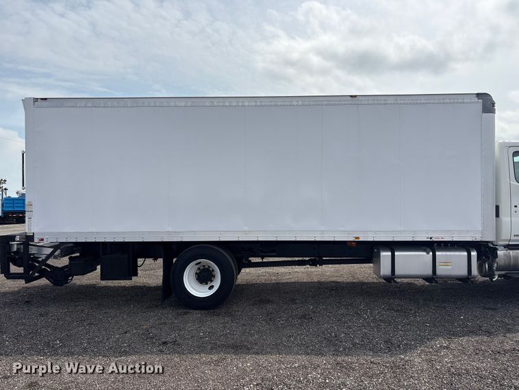 image for item EG8982 2012 Hino 338 box truck