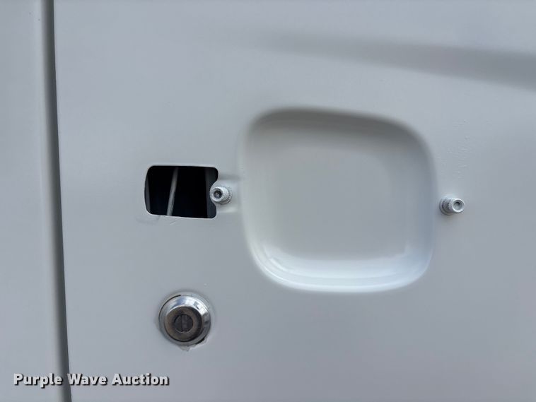 image for item EG8982 2012 Hino 338 box truck