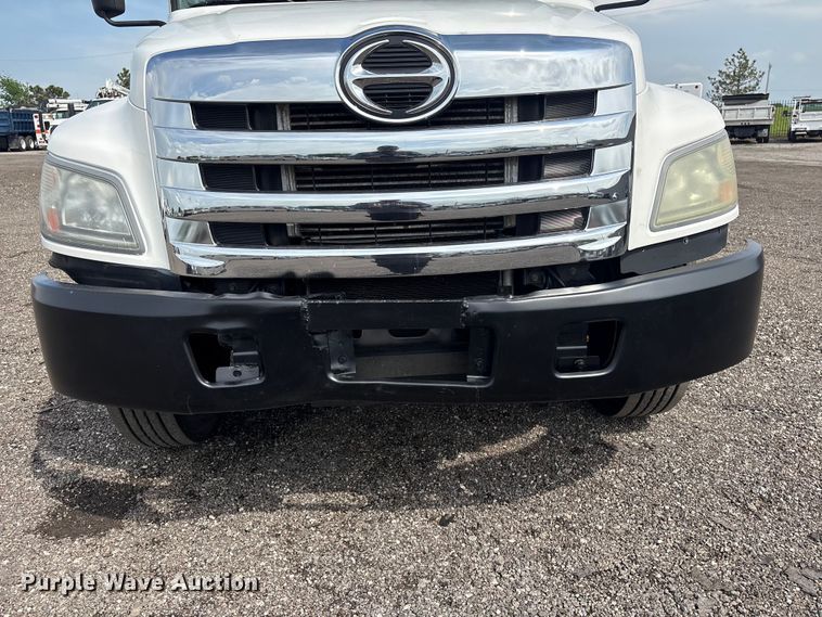 image for item EG8982 2012 Hino 338 box truck