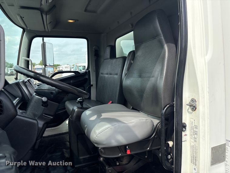 image for item EG8982 2012 Hino 338 box truck