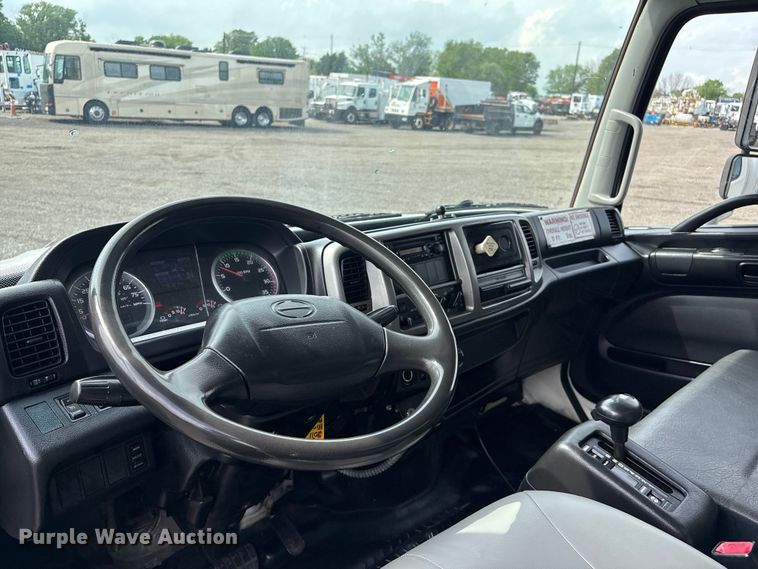 image for item EG8982 2012 Hino 338 box truck