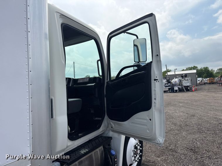 image for item EG8982 2012 Hino 338 box truck