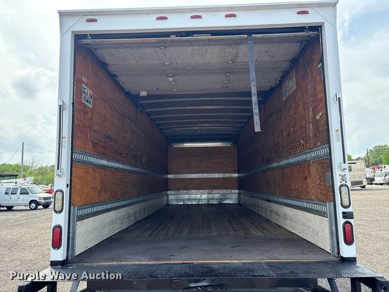 image for item EG8982 2012 Hino 338 box truck