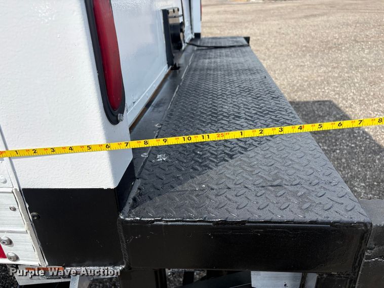 image for item EG8982 2012 Hino 338 box truck