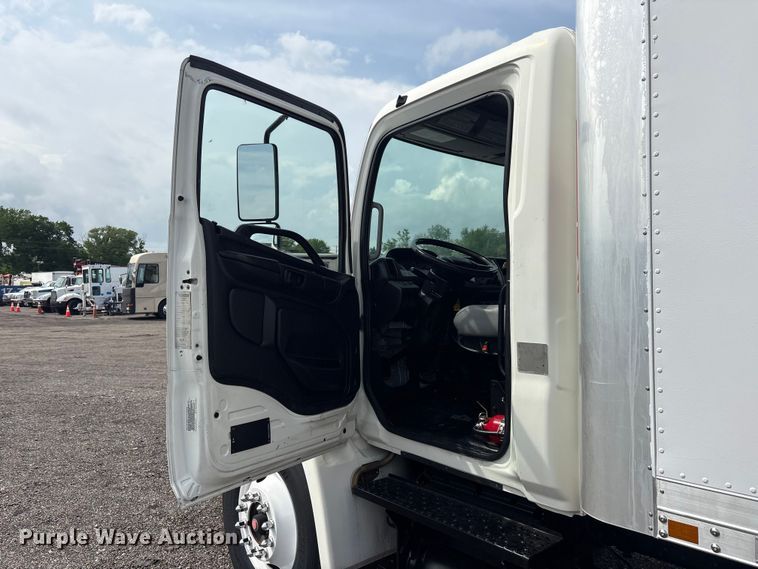 image for item EG8982 2012 Hino 338 box truck