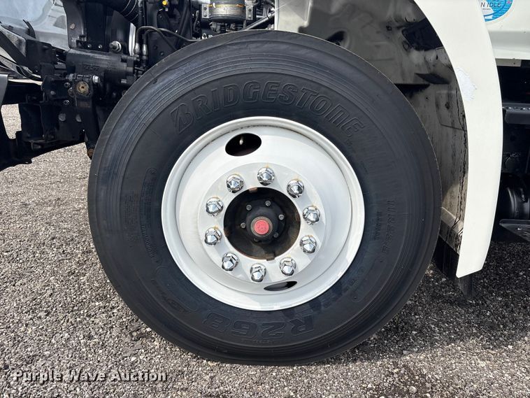 image for item EG8982 2012 Hino 338 box truck