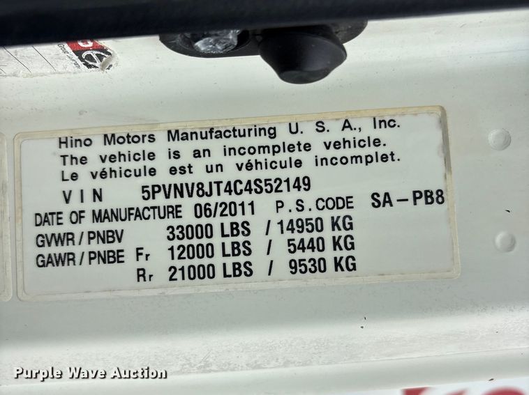 image for item EG8982 2012 Hino 338 box truck