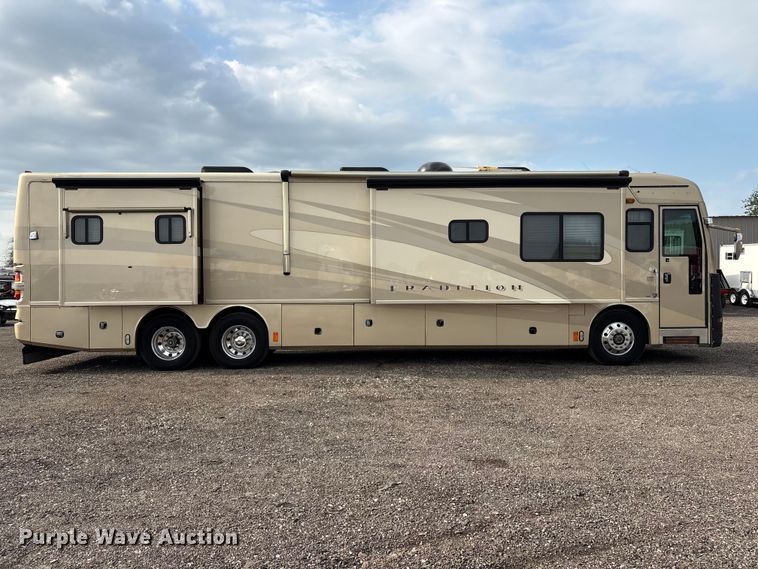image for item EG8993 2006 Fleetwood American Tradition RV