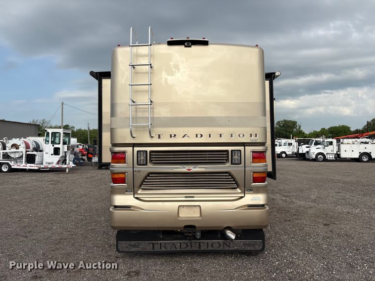image for item EG8993 2006 Fleetwood American Tradition RV