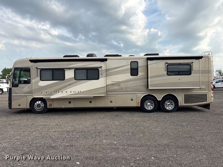image for item EG8993 2006 Fleetwood American Tradition RV