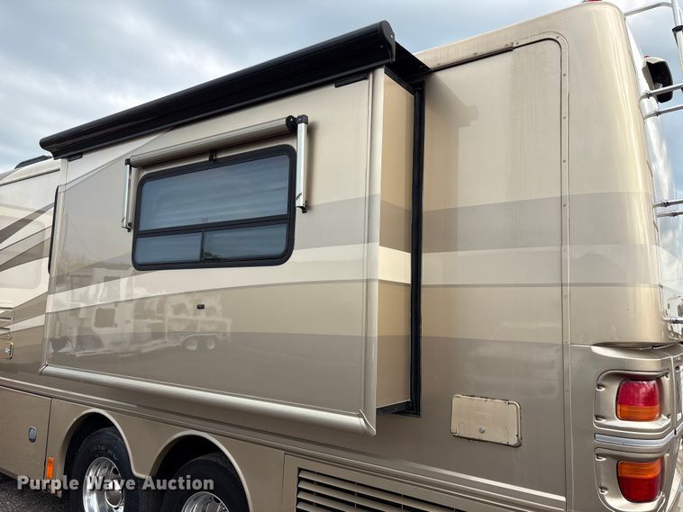 image for item EG8993 2006 Fleetwood American Tradition RV