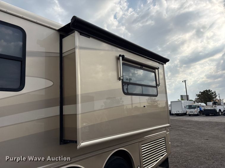 image for item EG8993 2006 Fleetwood American Tradition RV