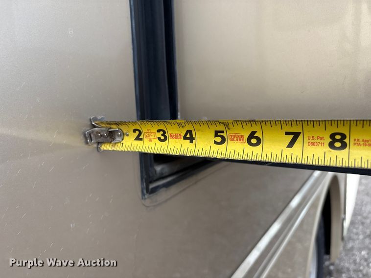 image for item EG8993 2006 Fleetwood American Tradition RV