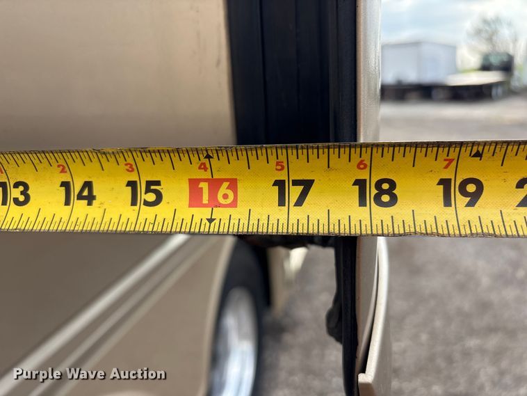 image for item EG8993 2006 Fleetwood American Tradition RV