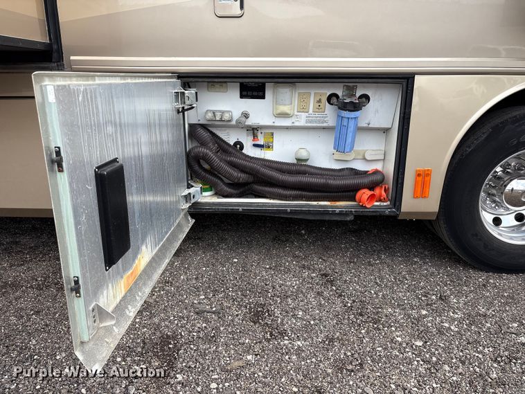 image for item EG8993 2006 Fleetwood American Tradition RV