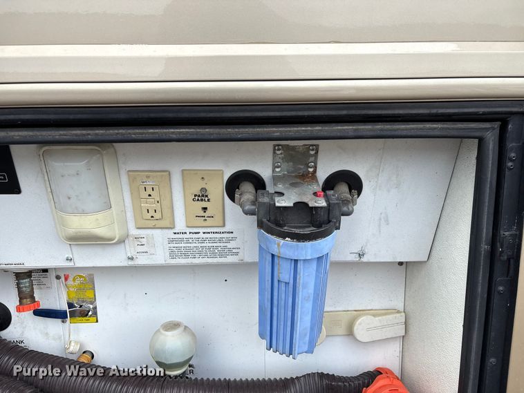 image for item EG8993 2006 Fleetwood American Tradition RV