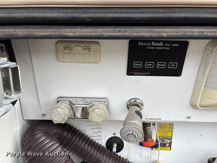 image for item EG8993 2006 Fleetwood American Tradition RV