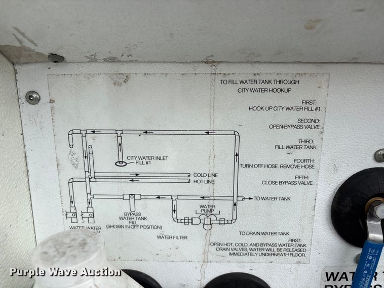 image for item EG8993 2006 Fleetwood American Tradition RV