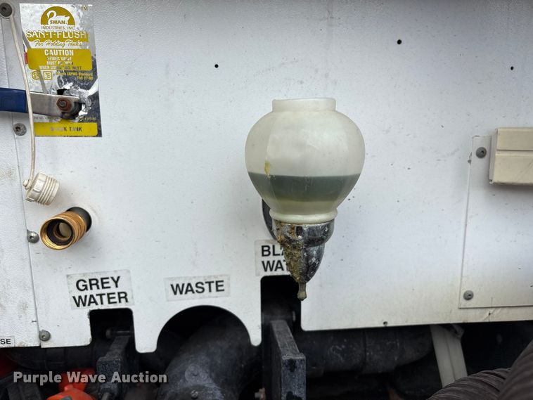 image for item EG8993 2006 Fleetwood American Tradition RV