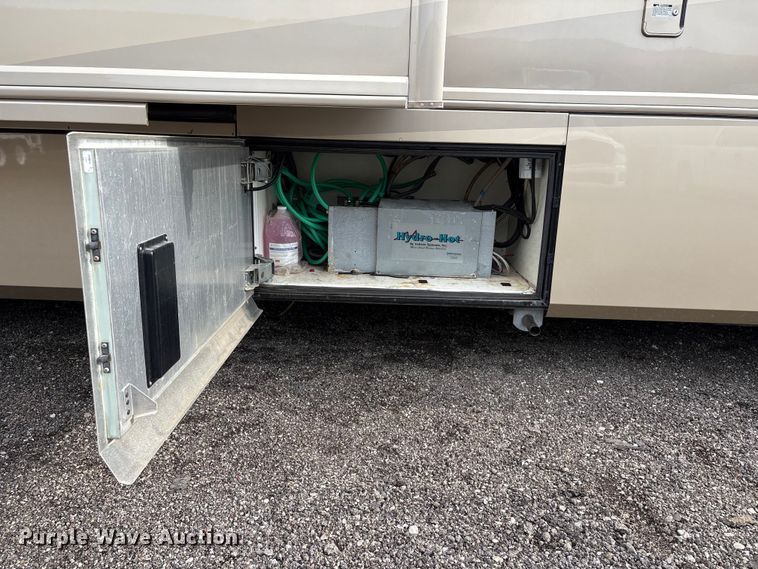 image for item EG8993 2006 Fleetwood American Tradition RV