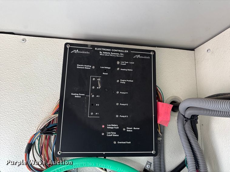 image for item EG8993 2006 Fleetwood American Tradition RV