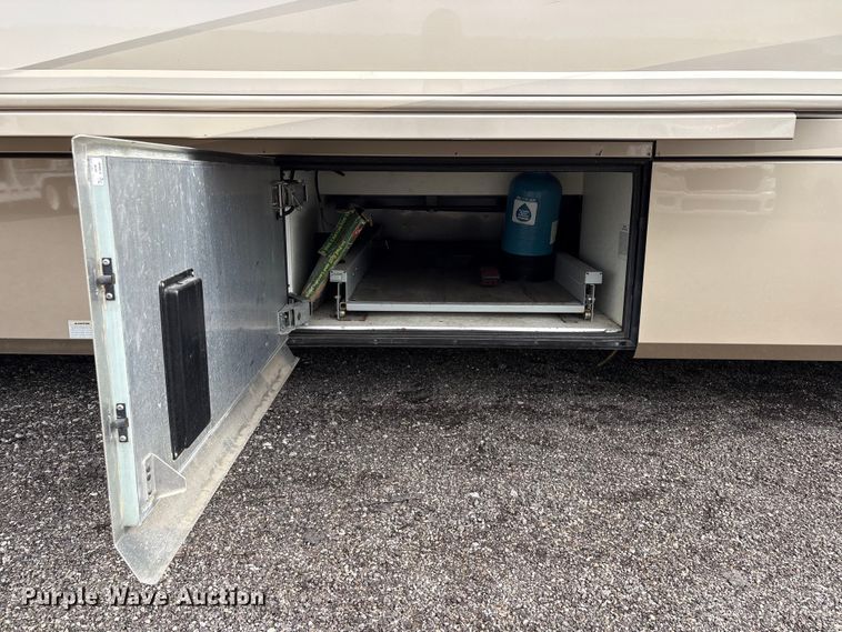 image for item EG8993 2006 Fleetwood American Tradition RV