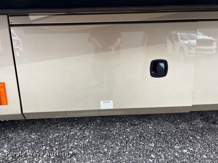 image for item EG8993 2006 Fleetwood American Tradition RV