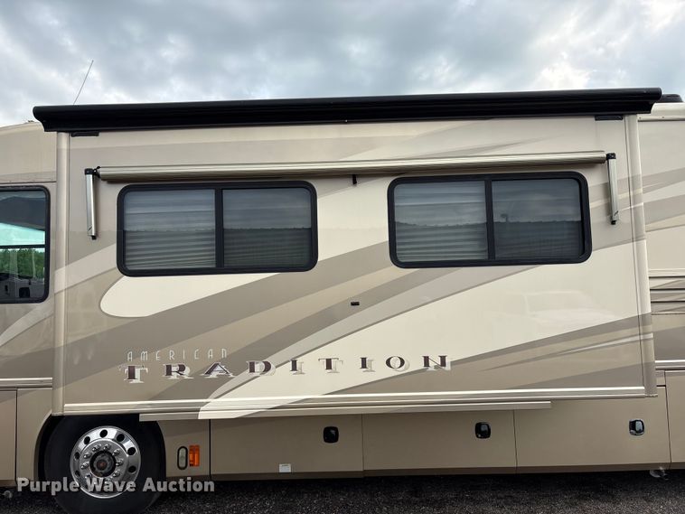 image for item EG8993 2006 Fleetwood American Tradition RV