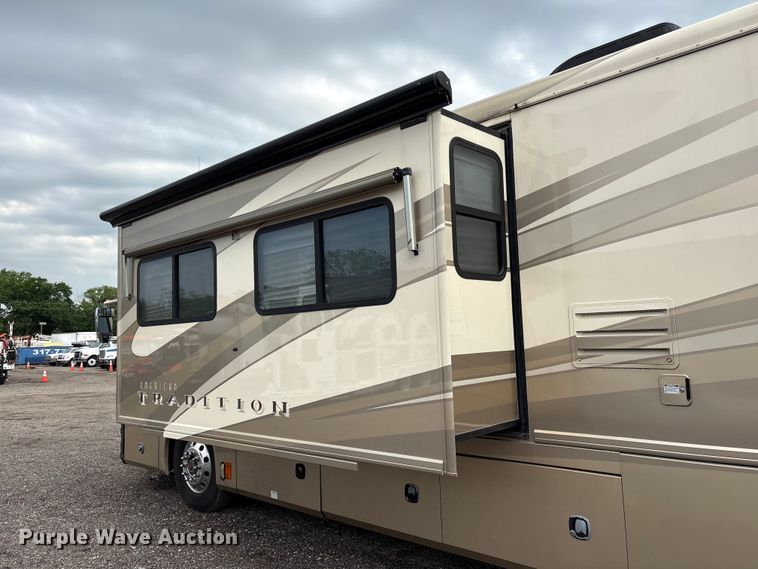 image for item EG8993 2006 Fleetwood American Tradition RV