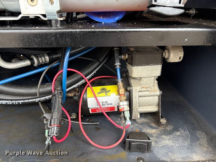 image for item EG8993 2006 Fleetwood American Tradition RV