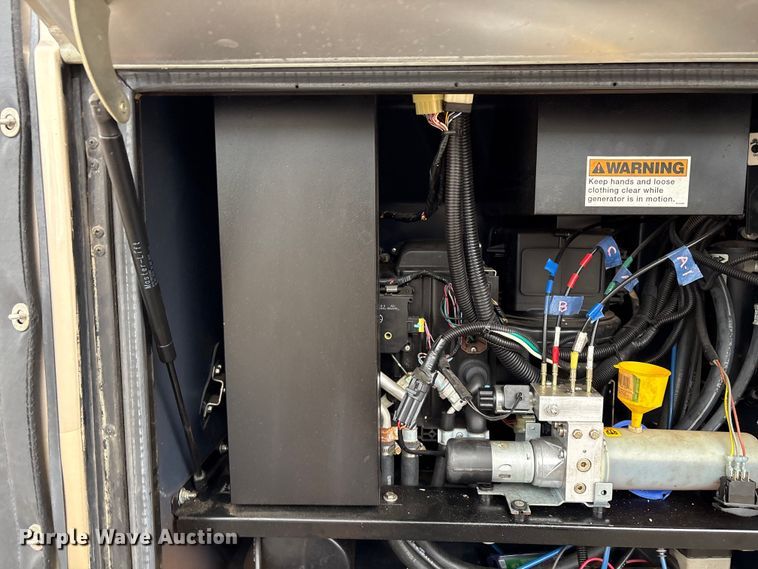 image for item EG8993 2006 Fleetwood American Tradition RV