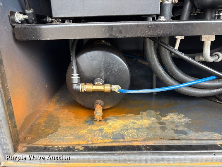 image for item EG8993 2006 Fleetwood American Tradition RV