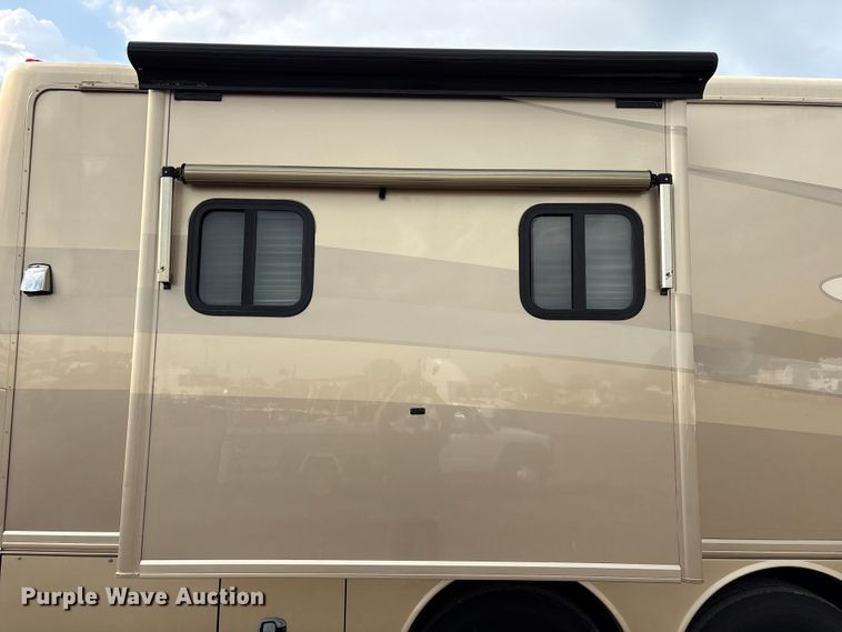 image for item EG8993 2006 Fleetwood American Tradition RV