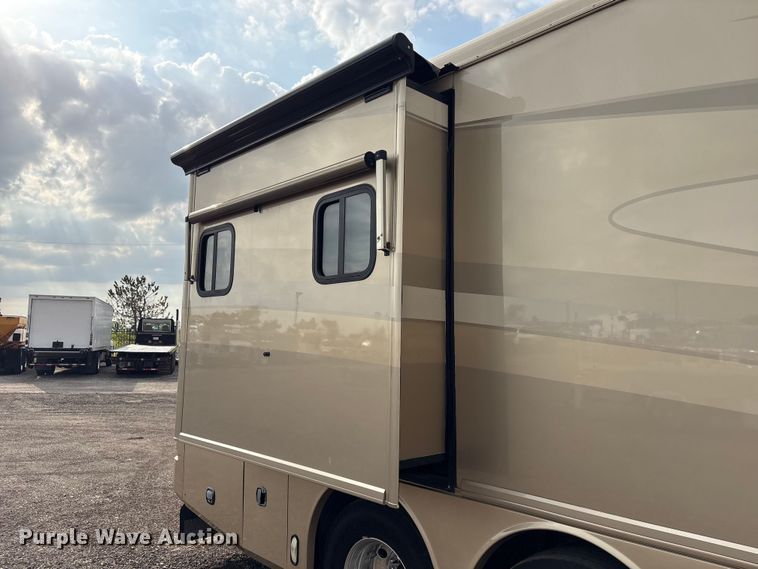 image for item EG8993 2006 Fleetwood American Tradition RV