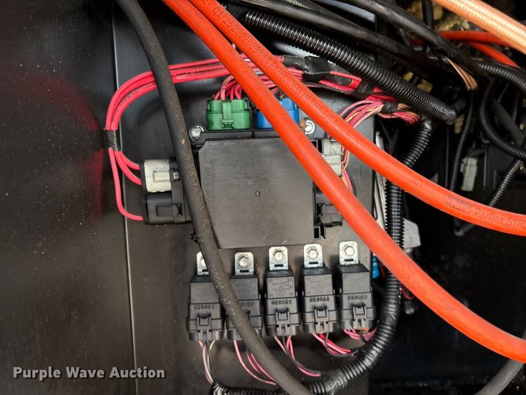 image for item EG8993 2006 Fleetwood American Tradition RV