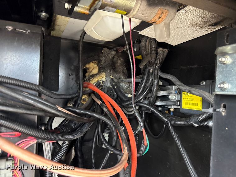 image for item EG8993 2006 Fleetwood American Tradition RV